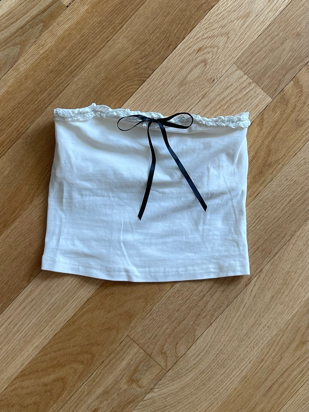 Urban Outfitters: Kimchi Blue Lina sailor bow tube top - white